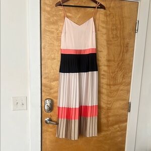 Elegant Colorblock Pleated Dress